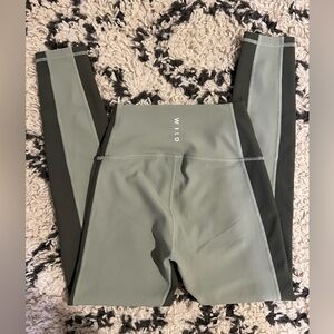 NWOT WILO Two Toned Leggings
